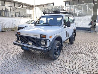 Usata Lada niva 82 CV (60 kW) 2010 Bianco SUV