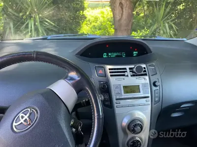 Usata Toyota Yaris 69 CV (50 kW) 2006 Nero Utilitaria
