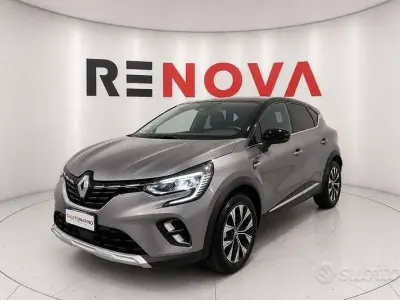 Usata Renault Captur Techno 101 CV (74 kW) 2023 Grigio SUV
