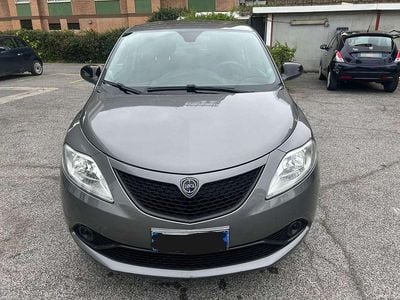 Usata Lancia Ypsilon Silver 69 CV (50 kW) 2018 Nero Utilitaria