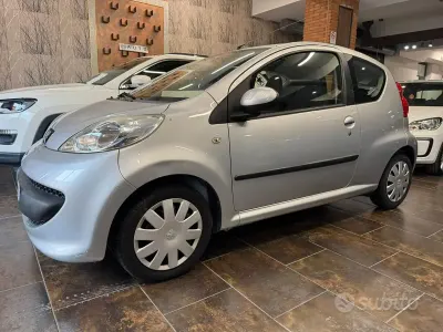 Gebraucht Peugeot 107 68 PS (50 kW) 2006 Grau Kleinwagen