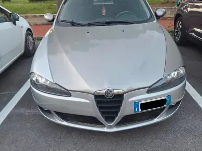 Usata Alfa Romeo 147 Distinctive 120 CV (88 kW) 2008 Grigio Utilitaria