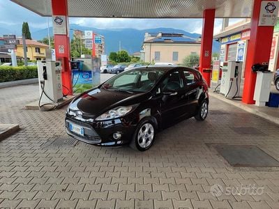 Usata Ford Fiesta 97 CV (71 kW) 2011 Nero Utilitaria