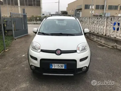 Usata Fiat Panda 4x4 S 85 CV (62 kW) 2016 Bianco Utilitaria