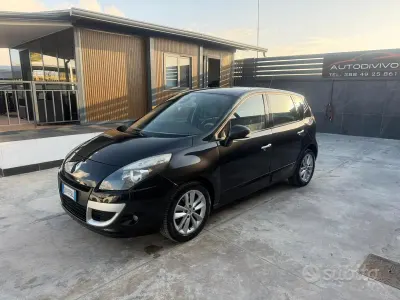 Usata Renault Scénic III Luxe 150 CV (110 kW) 2010 Nero Monovolume