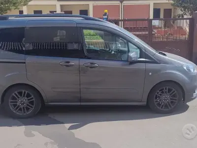 Usata Ford Tourneo Courier Sport 101 CV (74 kW) 2019 Grigio Monovolume