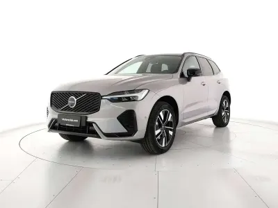Nuova Volvo XC60 Plus 250 CV (183 kW) 2026 Argento SUV