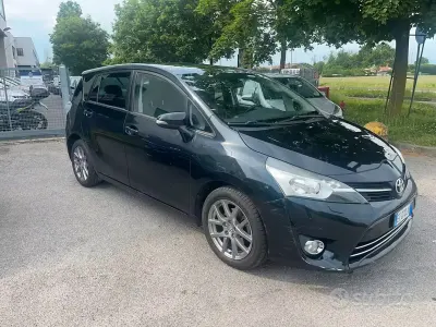 Gebraucht Toyota Verso Active 124 PS (91 kW) 2014 Schwarz Van / Kleinbus