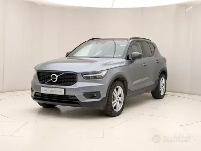 Usata Volvo XC40 Momentum 190 CV (139 kW) 2018 Grigio SUV