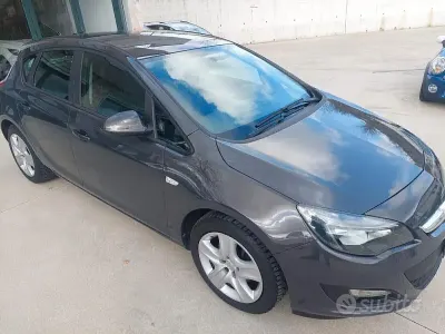 Käytetty Opel Astra 110 HP (80 kW) 2014 Harmaa Sedan