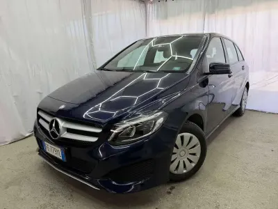 Usata Mercedes B180 122 CV (89 kW) 2016 Blu/azzurro Utilitaria
