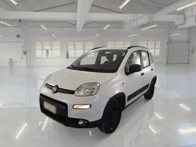 Usata Fiat Panda 4x4 Wild 85 CV (62 kW) 2021 Bianco Utilitaria