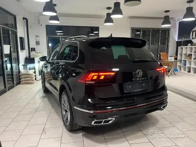 Usata VW Tiguan R-line 150 CV (110 kW) 2021 Nero SUV