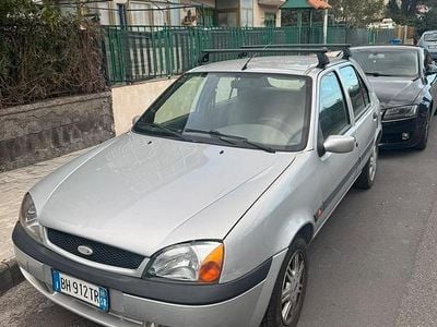 Grigio Usata 2000 Ford Fiesta Utilitaria | 500 € (Super prezzo)
