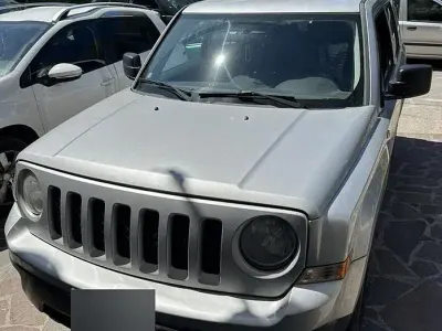 Usado Jeep Patriot Limited 163 CV (119 kW) 2011 Gris SUV