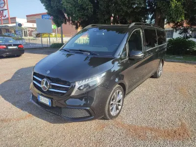 Usata Mercedes V250 Premium 190 CV (139 kW) 2024 Nero Monovolume