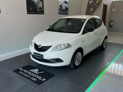 Usata Lancia Ypsilon Gold 69 CV (50 kW) 2017 Bianco Utilitaria