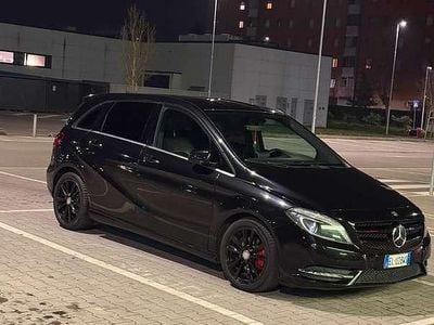 Usata Mercedes B200 Premium 136 CV (100 kW) 2012 Nero Utilitaria