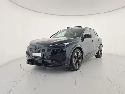 Nuova Audi SQ6 e-tron Sport 359 kW (489 CV) 2025 Blu plasma metallizzato SUV