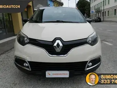 Usata Renault Captur Zen 90 CV (66 kW) 2015 Vari colori SUV