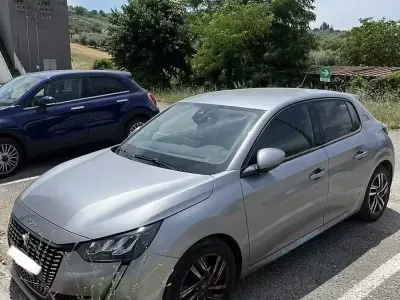 Usata Peugeot 208 Allure 101 CV (74 kW) 2021 Utilitaria