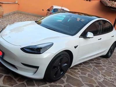 Usata Tesla Model 3 Standard Range 235 kW (320 CV) 2023 Bianco Berlina