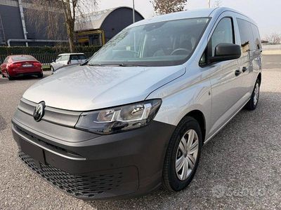 Usata VW Caddy 102 CV (75 kW) 2022 Grigio Monovolume