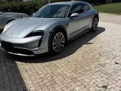 Usata Porsche Taycan 139 kW (190 CV) 2022 Grigio Station wagon