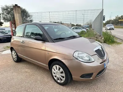 Usata Lancia Ypsilon 75 CV (55 kW) 2007 Oro Utilitaria