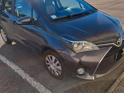 Usata Toyota Yaris 69 CV (50 kW) 2014 Grigio Utilitaria