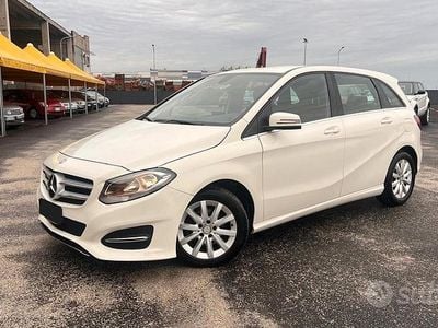 Usata Mercedes B180 Business 109 CV (80 kW) 2016 Bianco Monovolume