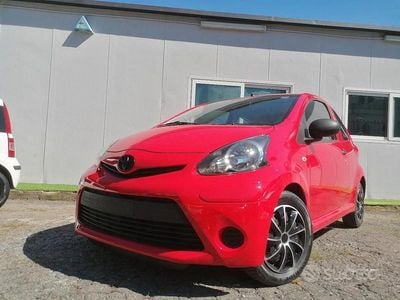 Usata Toyota Aygo 68 CV (50 kW) 2013 Rosso Utilitaria