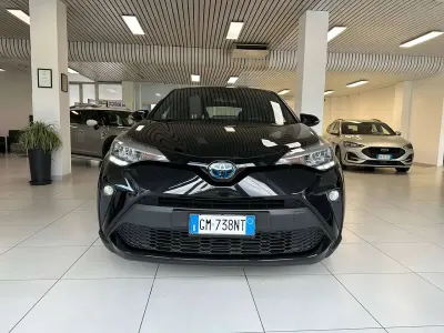Usata Toyota C-HR Business Edition 122 CV (89 kW) 2023 Solid white SUV