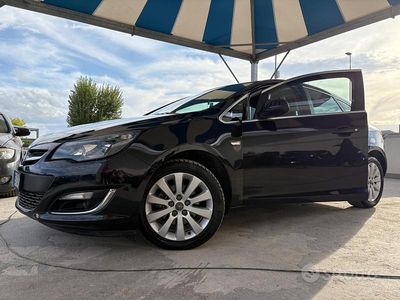 Usata Opel Astra Cosmo 110 CV (80 kW) 2014 Nero Berlina