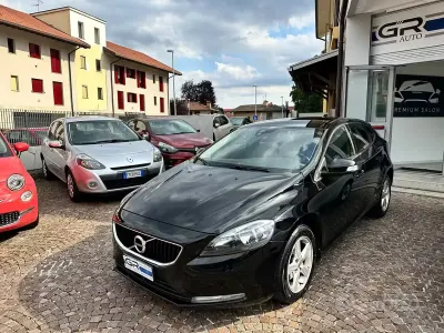 Usata Volvo V40 Kinetic 120 CV (88 kW) 2018 Nero Berlina
