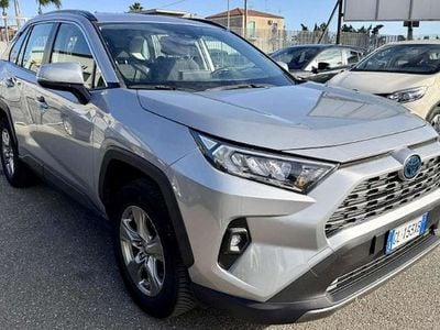 Begagnad Toyota RAV4 Hybrid Business Edition 178 HK (130 kW) 2022 Silver SUV