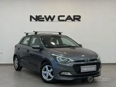 Usata Hyundai i20 Comfort 75 CV (55 kW) 2015 Grigio Berlina