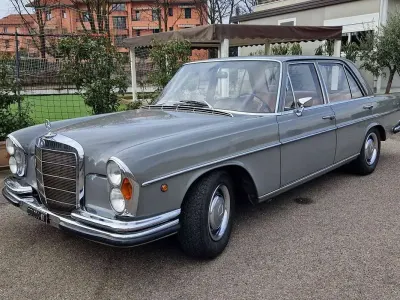 Usata Mercedes 250 145 CV (106 kW) 1966 Grigio Berlina