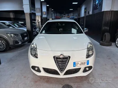 Usata Alfa Romeo Giulietta Exclusive 105 CV (77 kW) 2012 Bianco Utilitaria