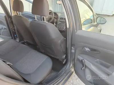 Usata Fiat Grande Punto 77 CV (56 kW) 2007 Grigio Utilitaria