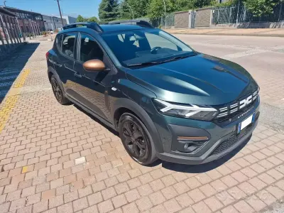Usata Dacia Sandero Extreme 101 CV (74 kW) 2024 Verde Utilitaria