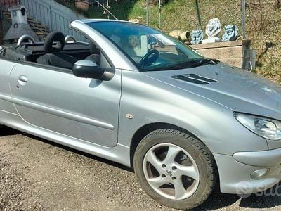 Usata Peugeot 206 CC 109 CV (80 kW) 2006 Grigio Cabrio