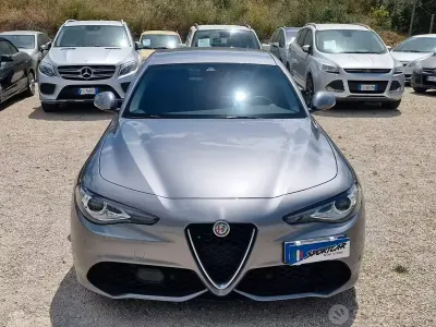 Usata Alfa Romeo Giulia 180 CV (132 kW) 2019 Grigio Berlina