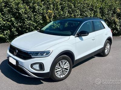 Usata VW T-Roc Life 110 CV (80 kW) 2023 Bianco SUV