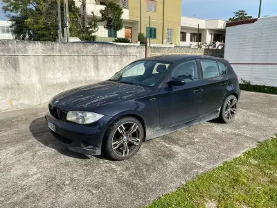 Begagnad BMW 118 122 HK (89 kW) 2005 Svart Halvkombi