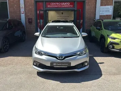 Usata Toyota Auris Hybrid Active 135 CV (99 kW) 2018 Berlina