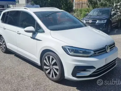 Usata VW Touran R-line 150 CV (110 kW) 2016 Bianco Monovolume