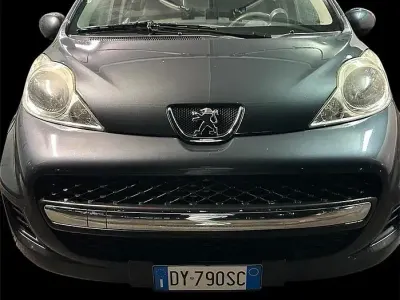 Usata Peugeot 107 68 CV (50 kW) 2009 Utilitaria