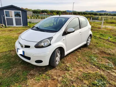 Usata Toyota Aygo Connect Style 68 CV (50 kW) 2011 Bianco Utilitaria