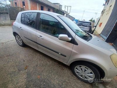 Usata Renault Clio II LE 58 CV (42 kW) 2008 Grigio Berlina
